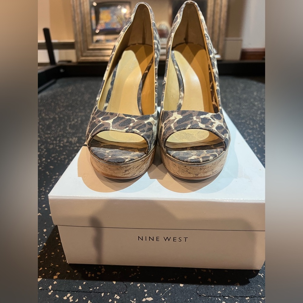 Nine West wedges 8.5 neutral animal print - Picture 4 of 5